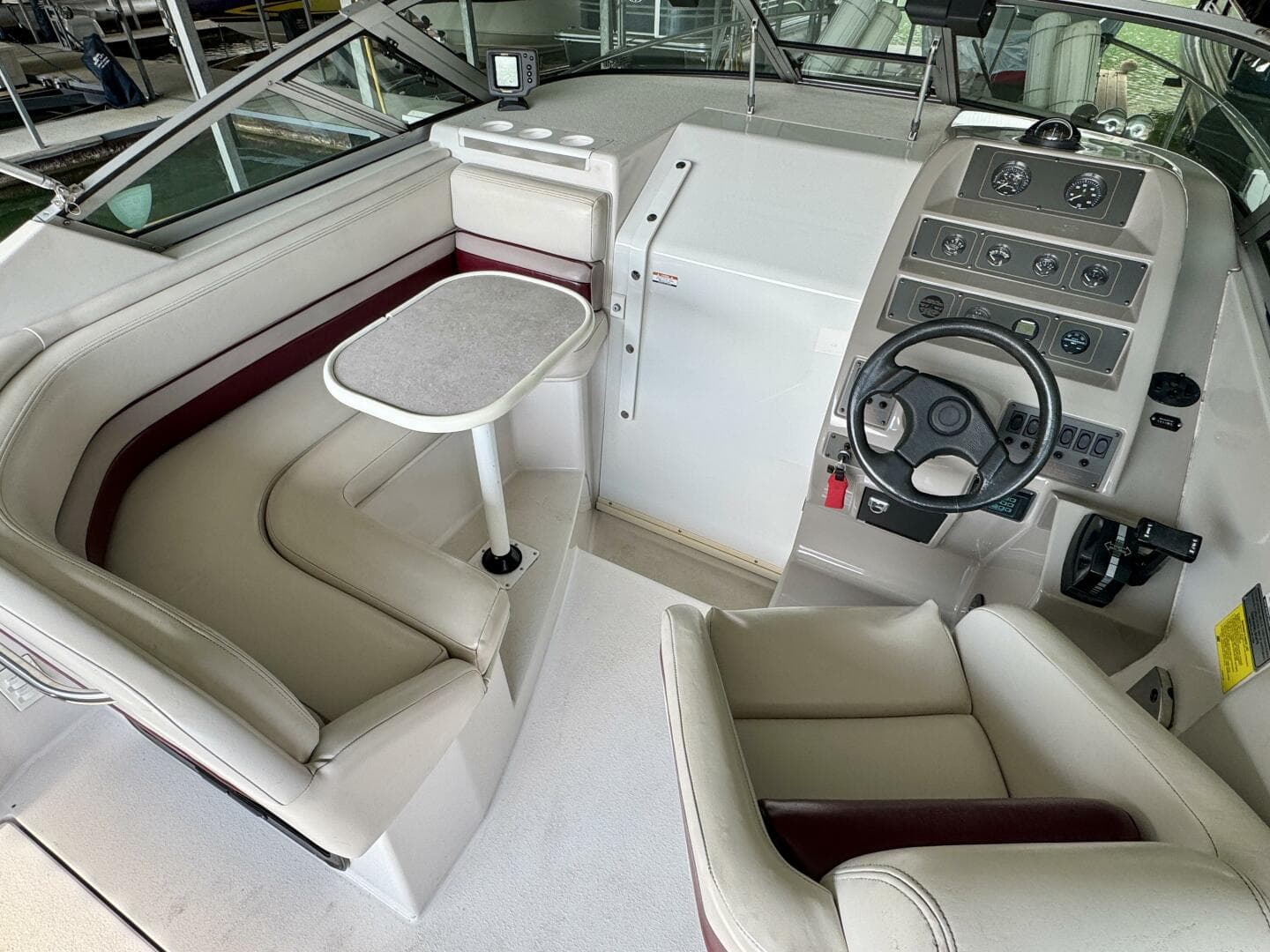 1994 Chaparral Signature 27 Cabin Cruiser