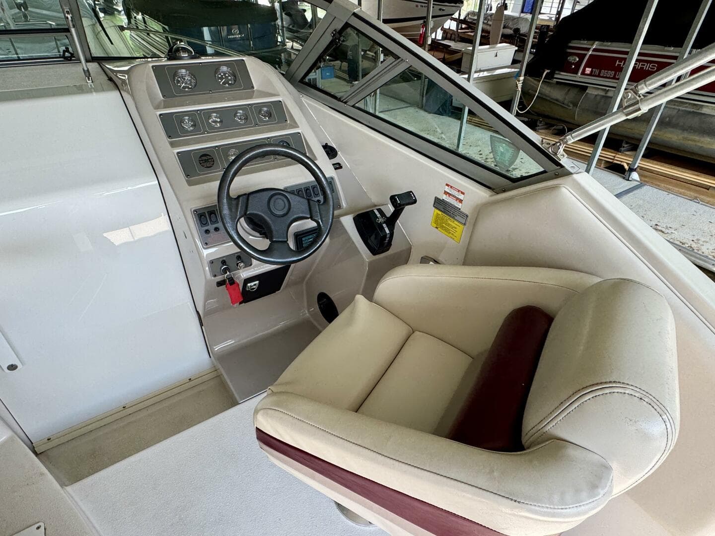1994 Chaparral Signature 27 Cabin Cruiser