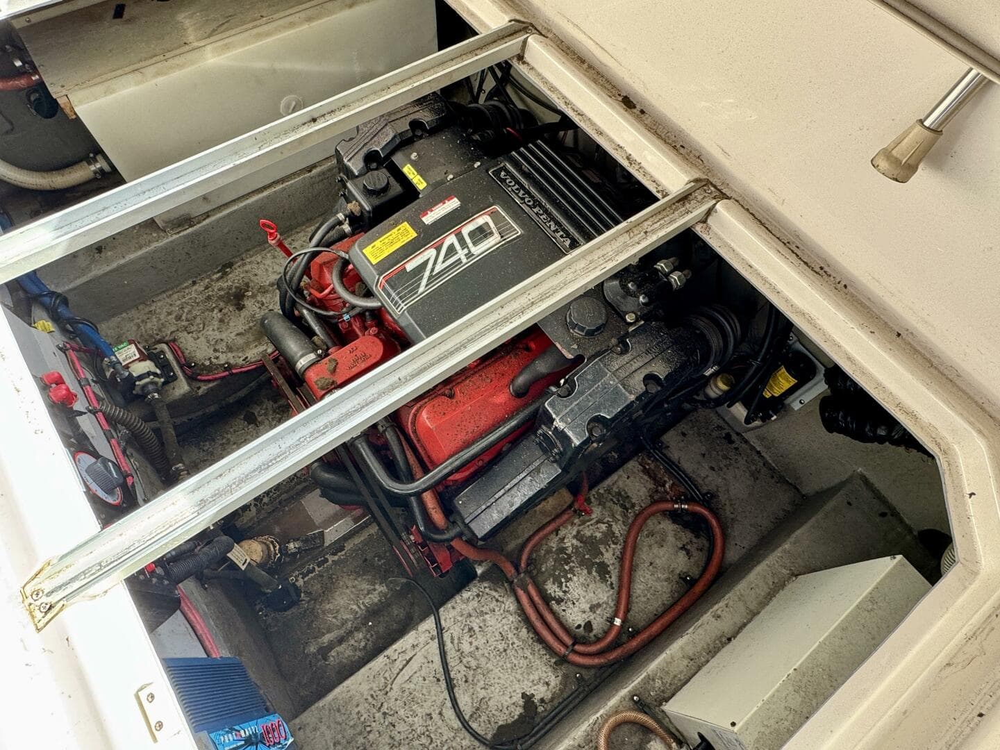 1994 Chaparral Signature 27 Cabin Cruiser