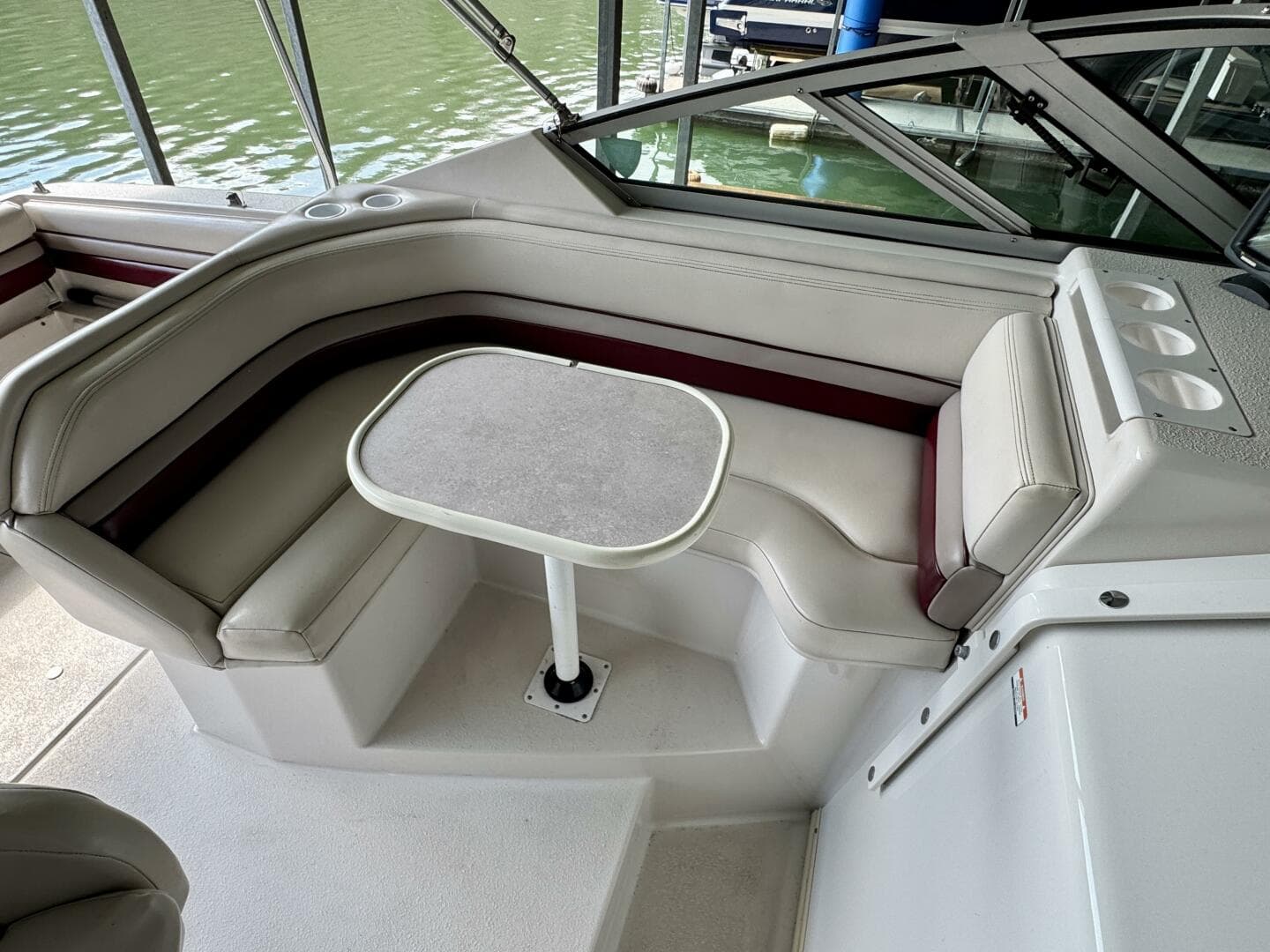 1994 Chaparral Signature 27 Cabin Cruiser