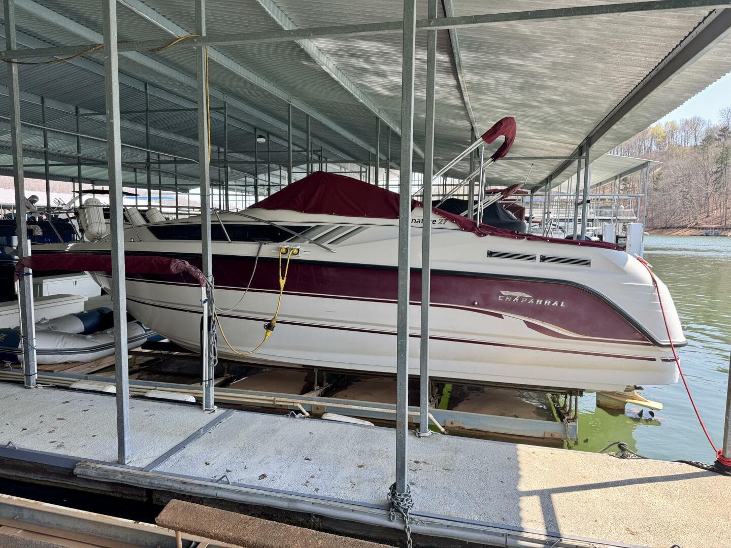 1994 Chaparral Signature 27 Cabin Cruiser