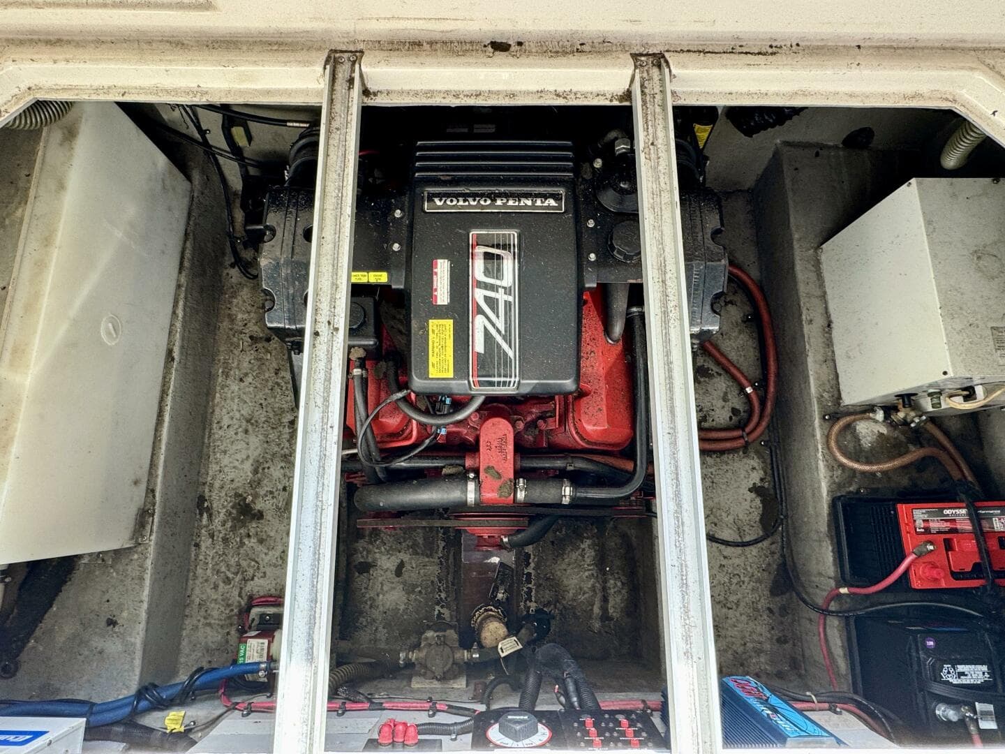 1994 Chaparral Signature 27 Cabin Cruiser