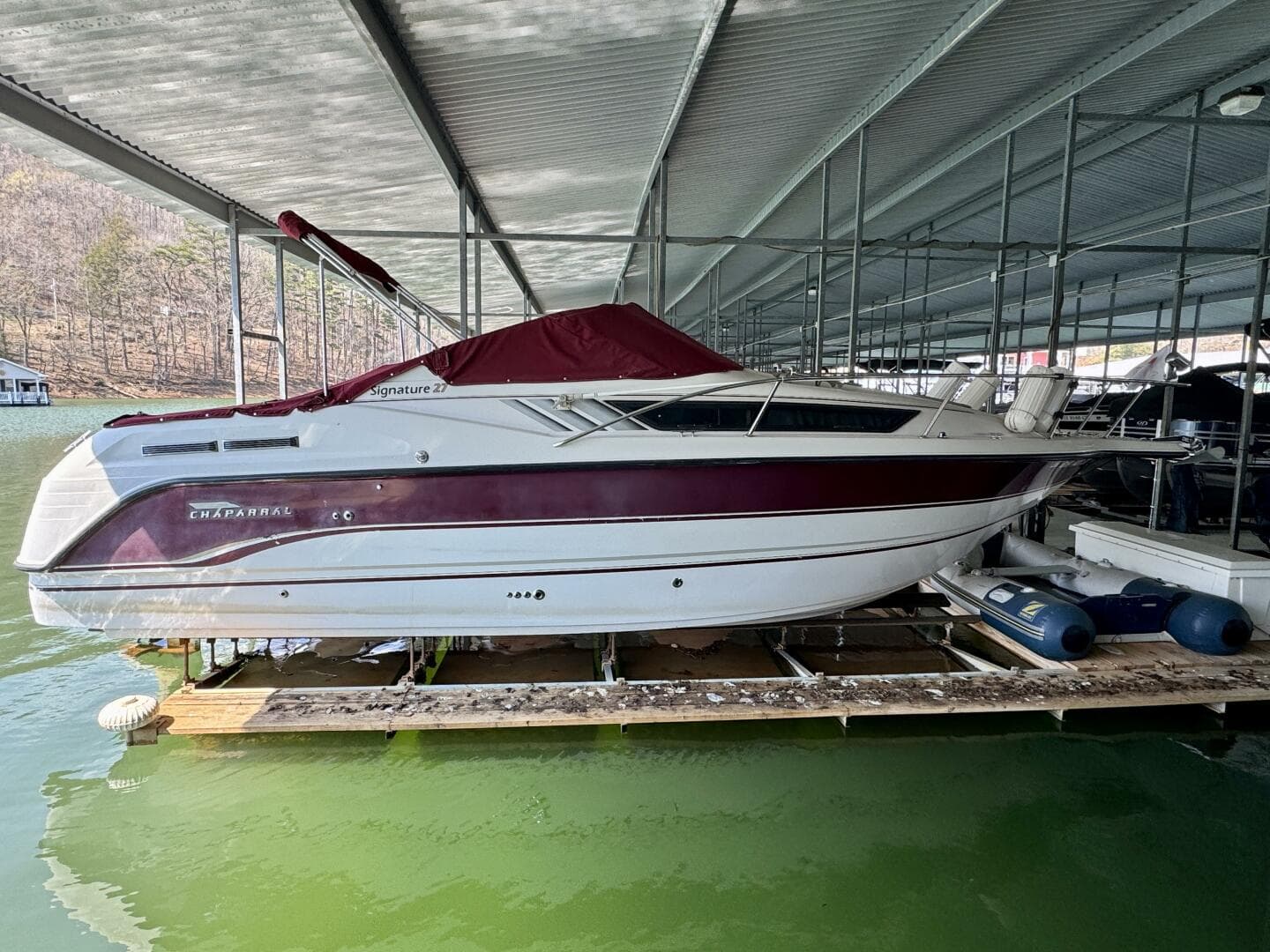 1994 Chaparral Signature 27 Cabin Cruiser