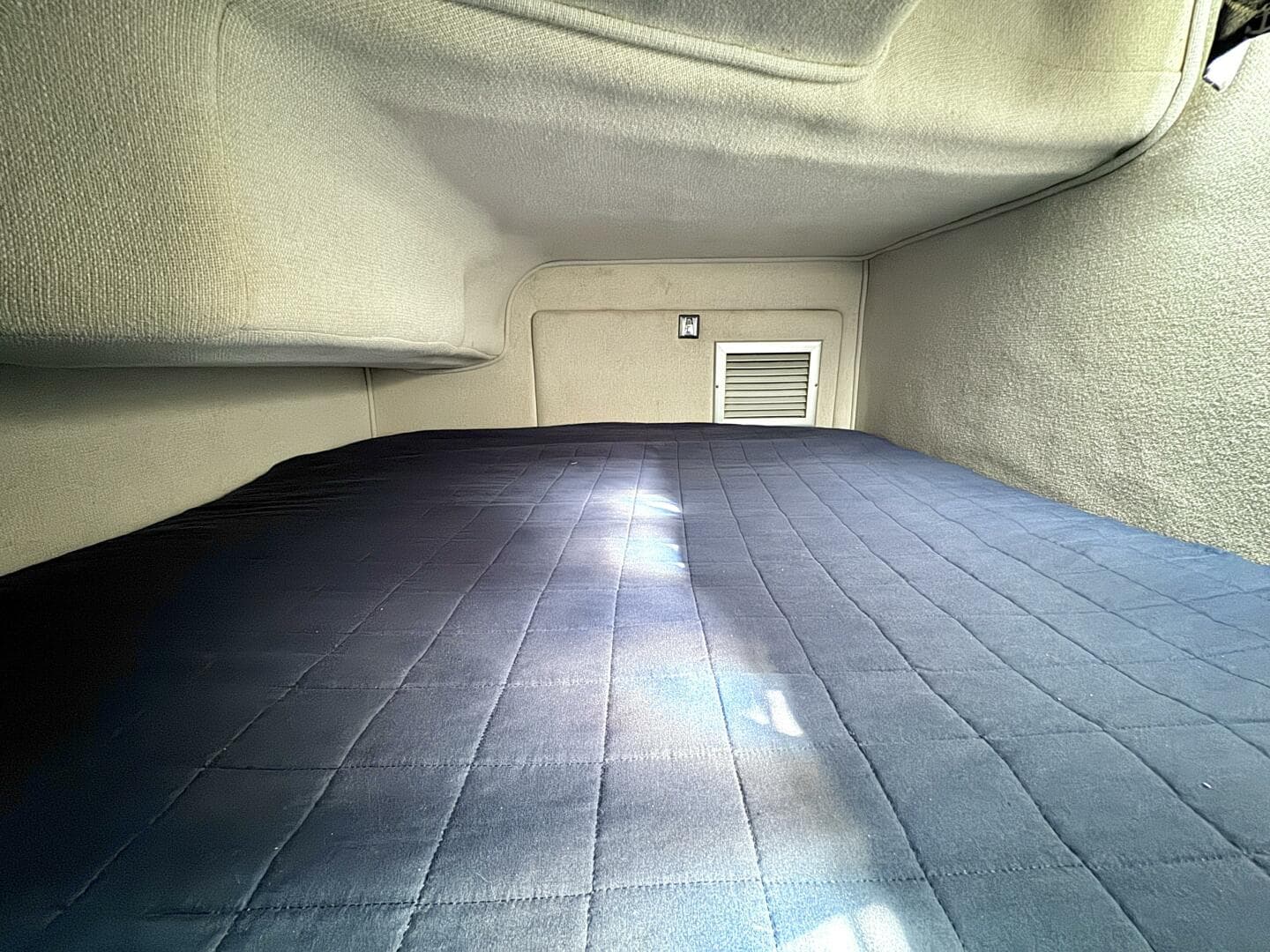 1994 Chaparral Signature 27 Cabin Cruiser