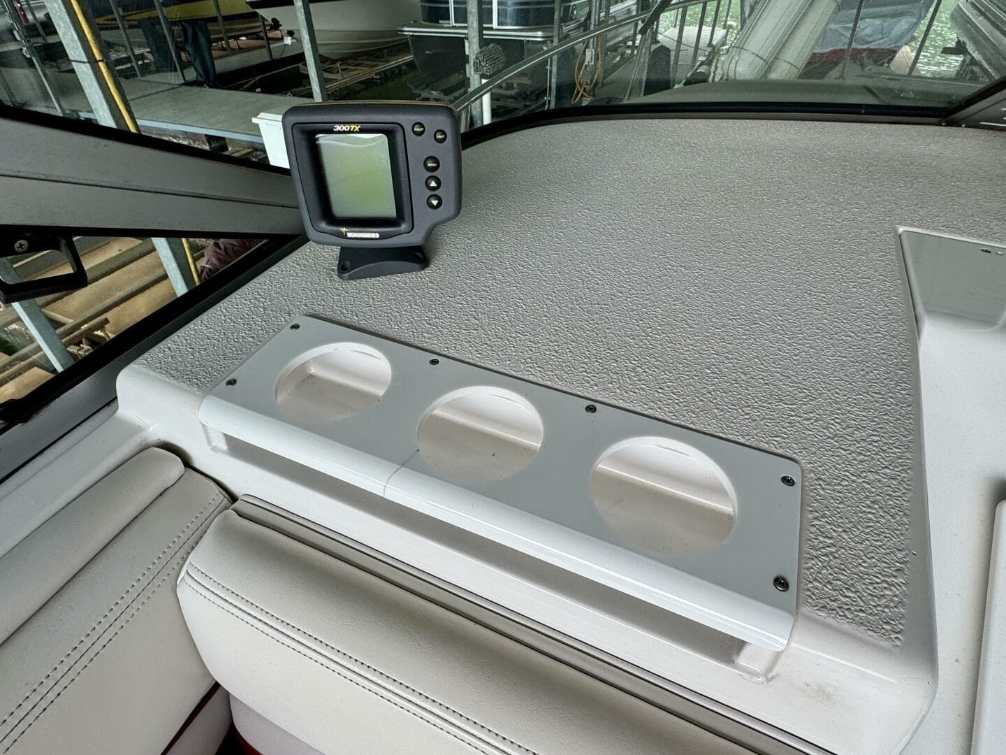 1994 Chaparral Signature 27 Cabin Cruiser