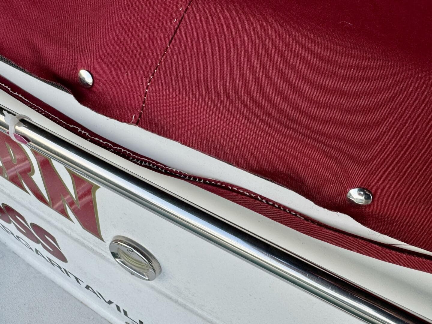 1994 Chaparral Signature 27 Cabin Cruiser