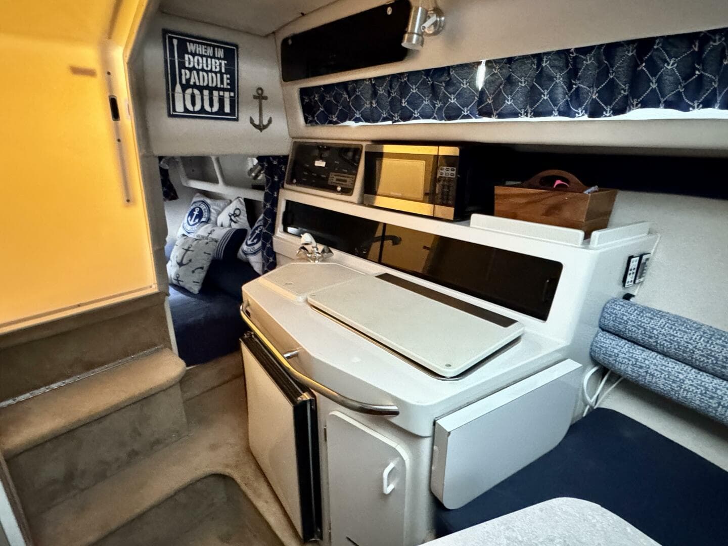 1994 Chaparral Signature 27 Cabin Cruiser