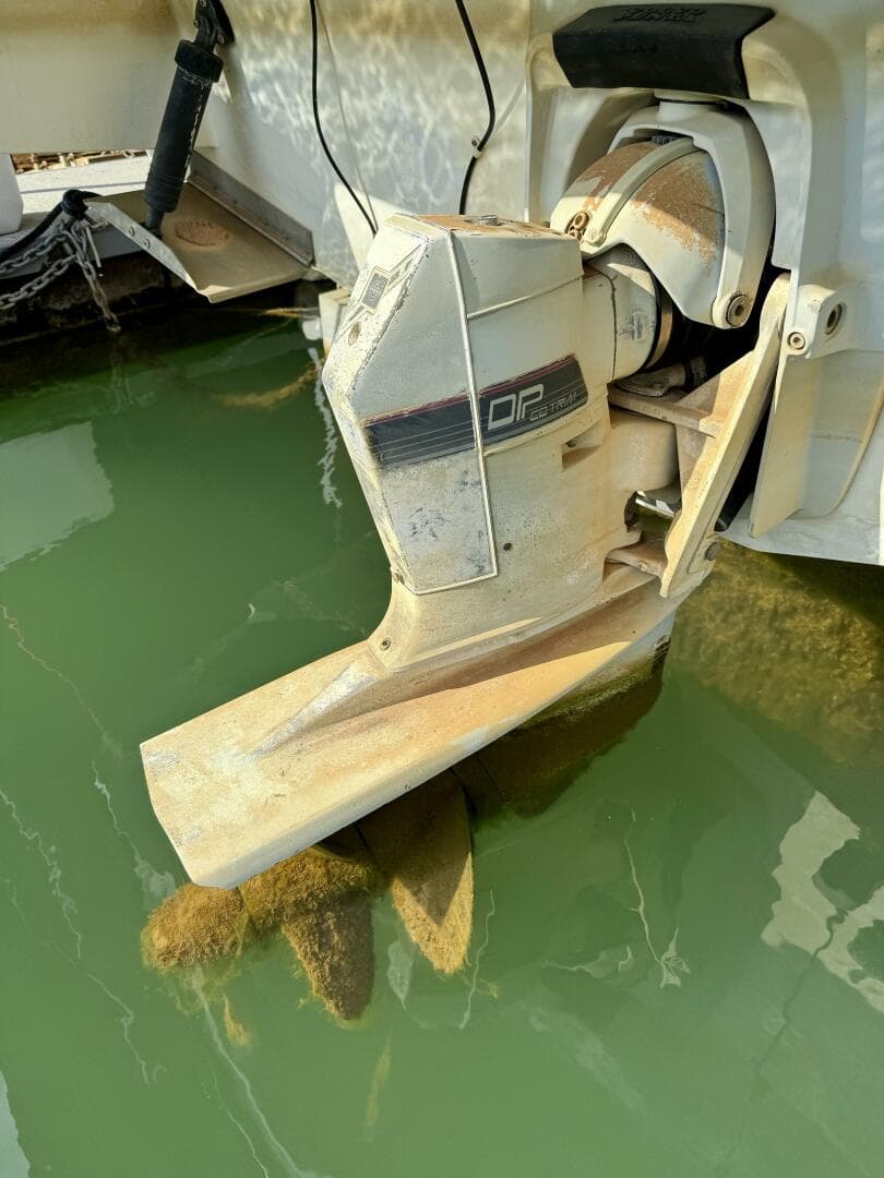 1994 Chaparral Signature 27 Cabin Cruiser