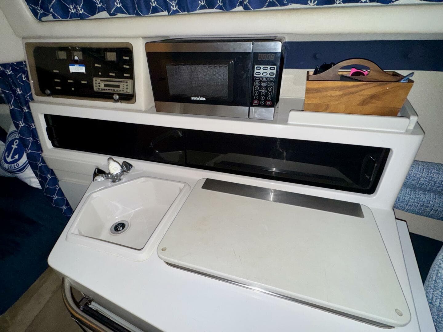 1994 Chaparral Signature 27 Cabin Cruiser