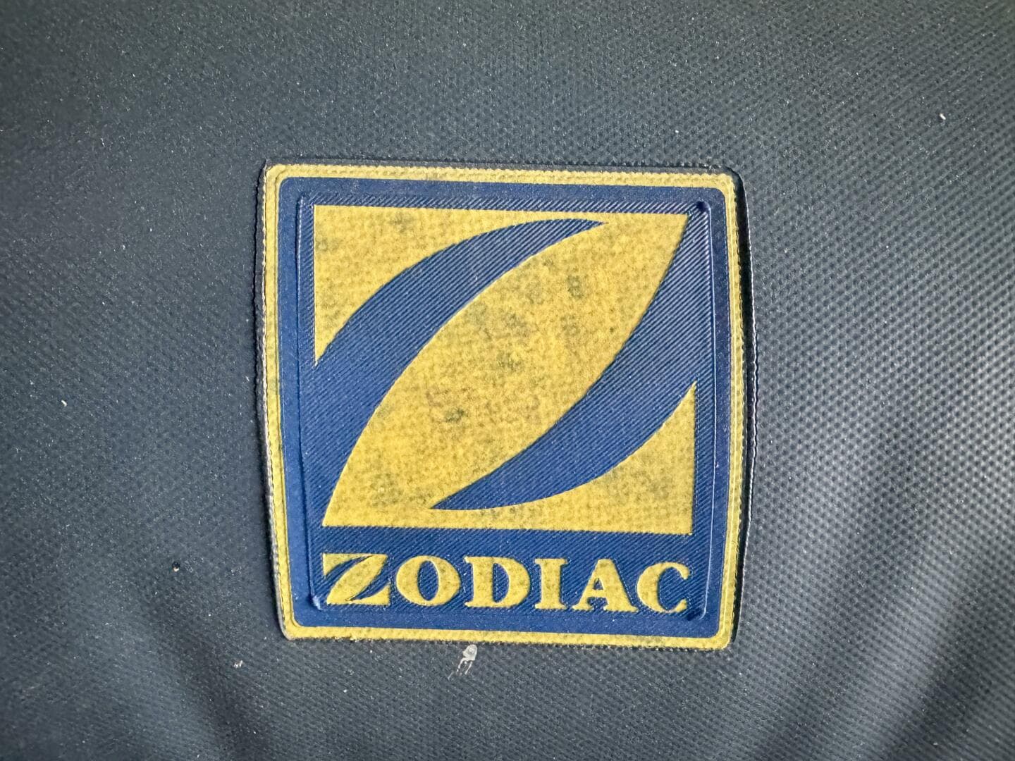 1994 Chaparral Signature 27 Cabin Cruiser