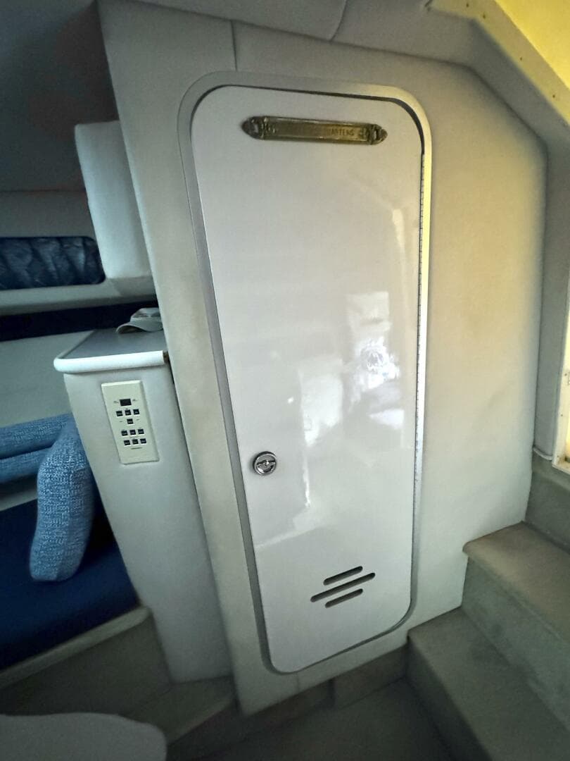 1994 Chaparral Signature 27 Cabin Cruiser