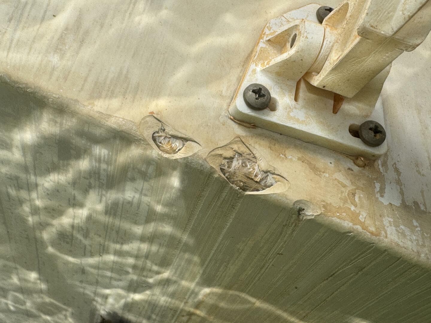 1994 Chaparral Signature 27 Cabin Cruiser