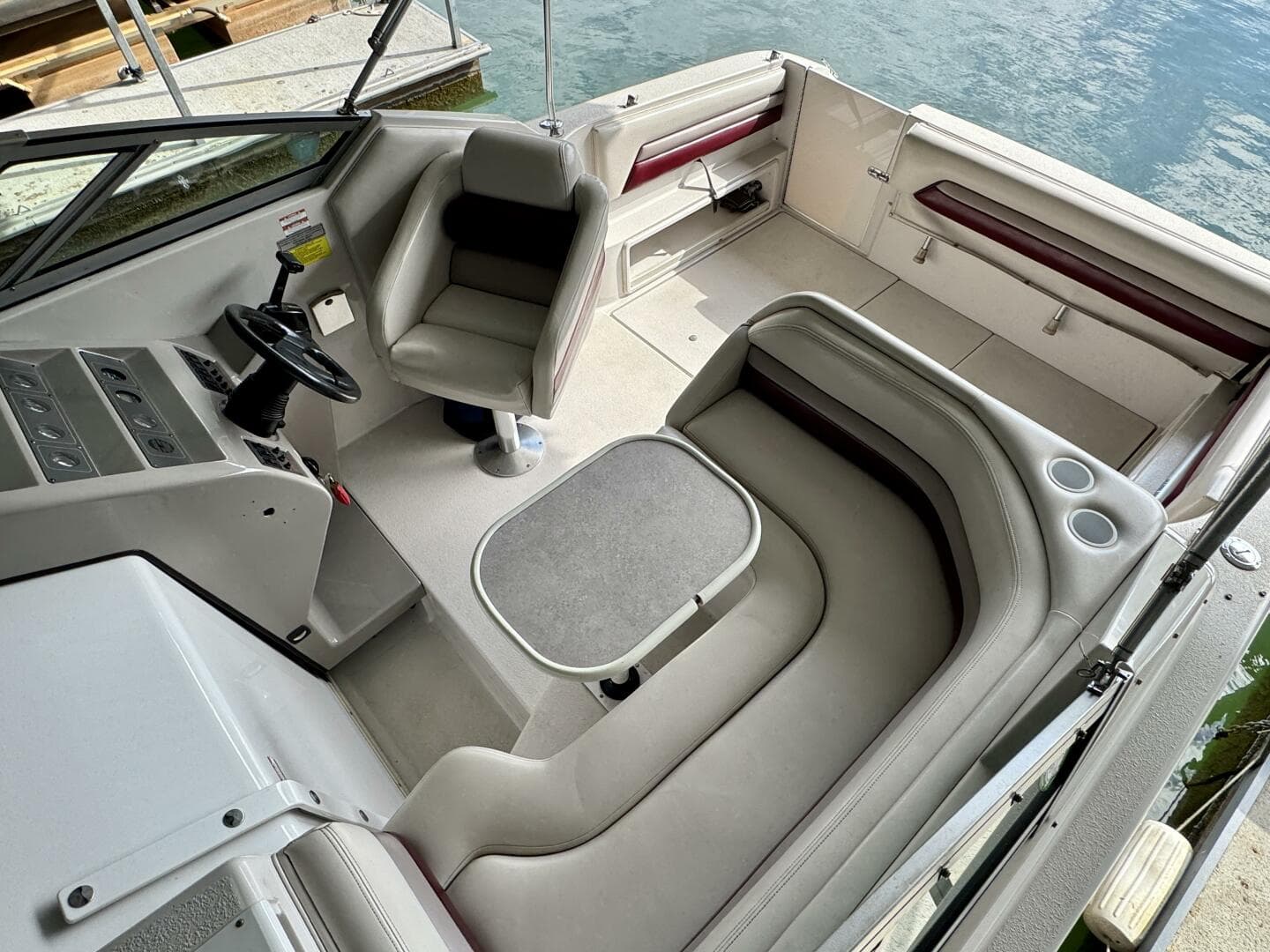 1994 Chaparral Signature 27 Cabin Cruiser