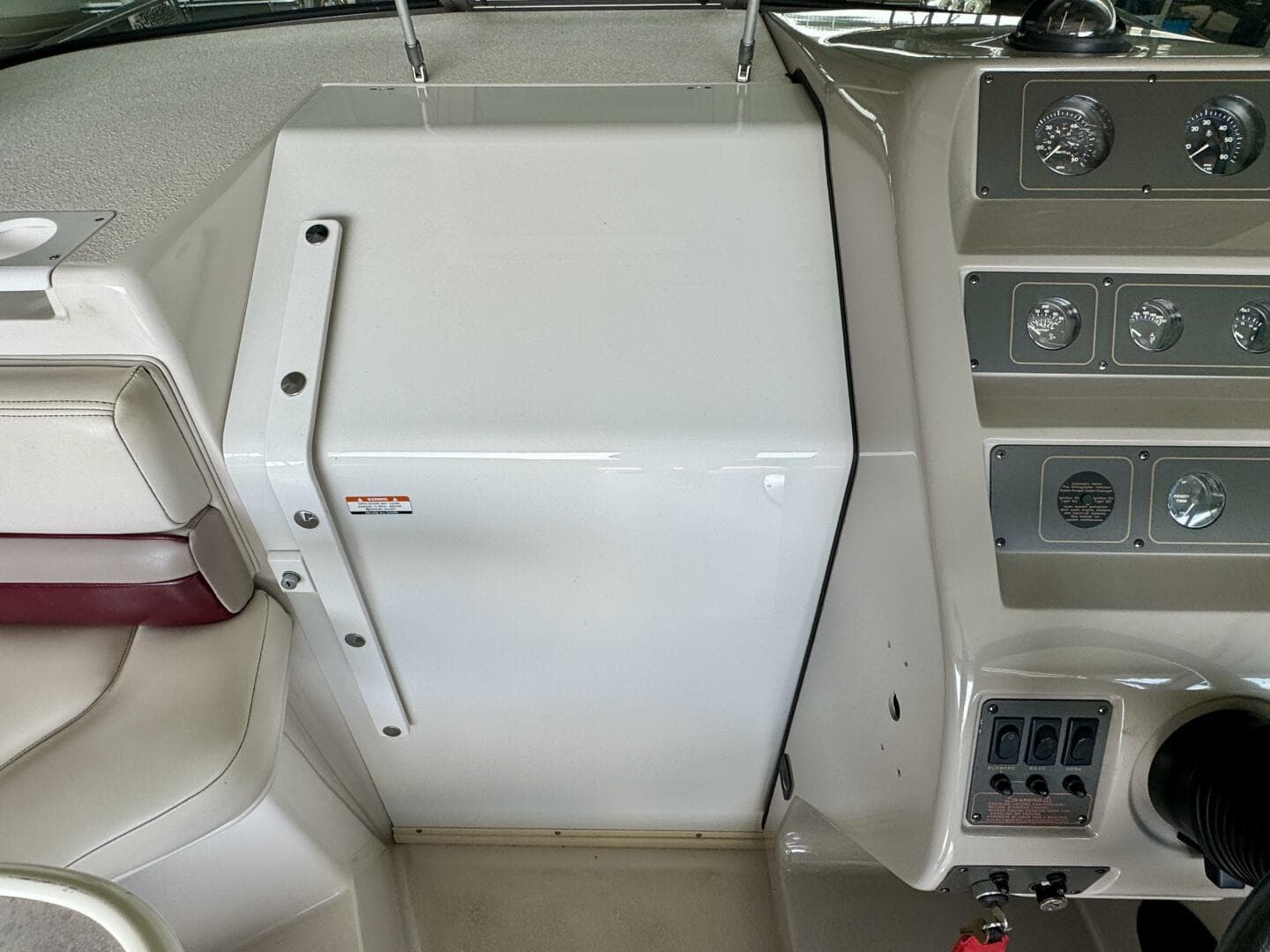 1994 Chaparral Signature 27 Cabin Cruiser