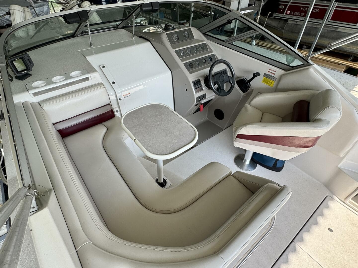 1994 Chaparral Signature 27 Cabin Cruiser
