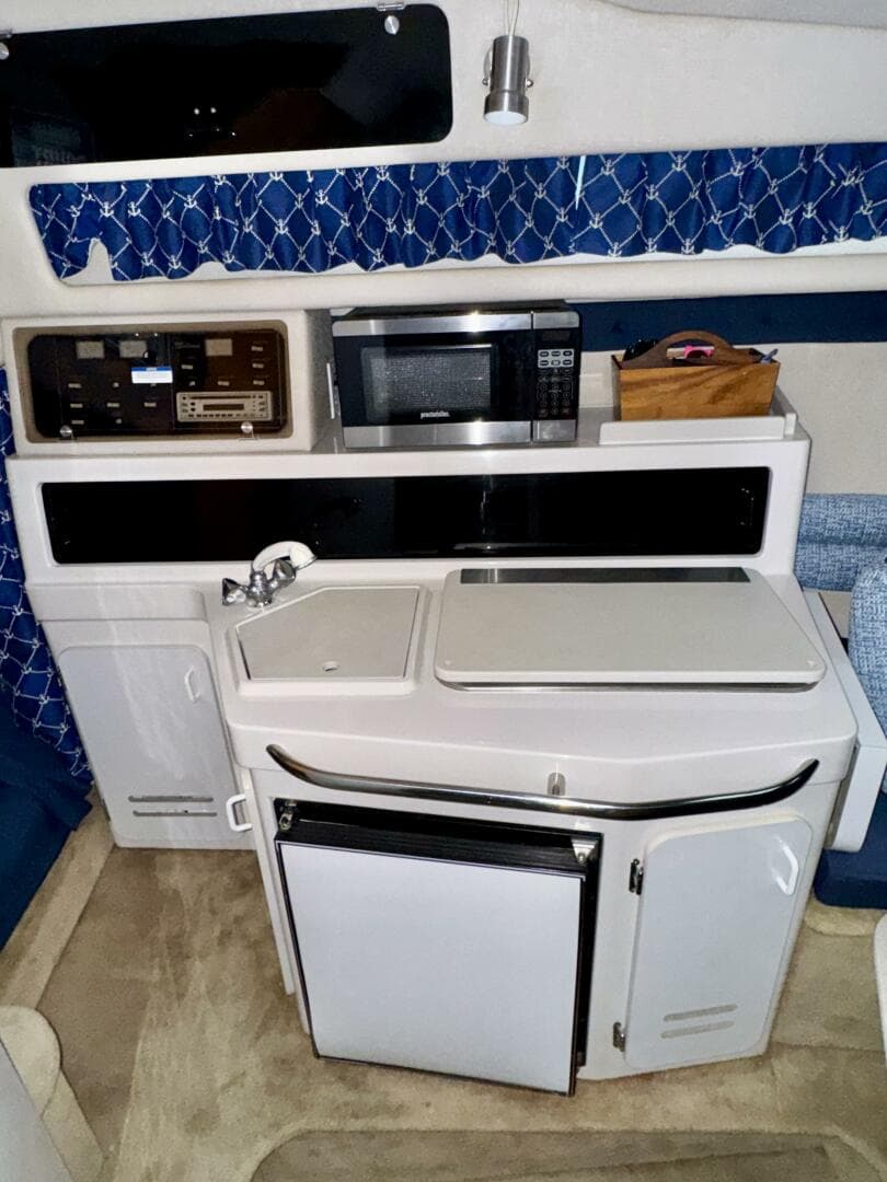 1994 Chaparral Signature 27 Cabin Cruiser