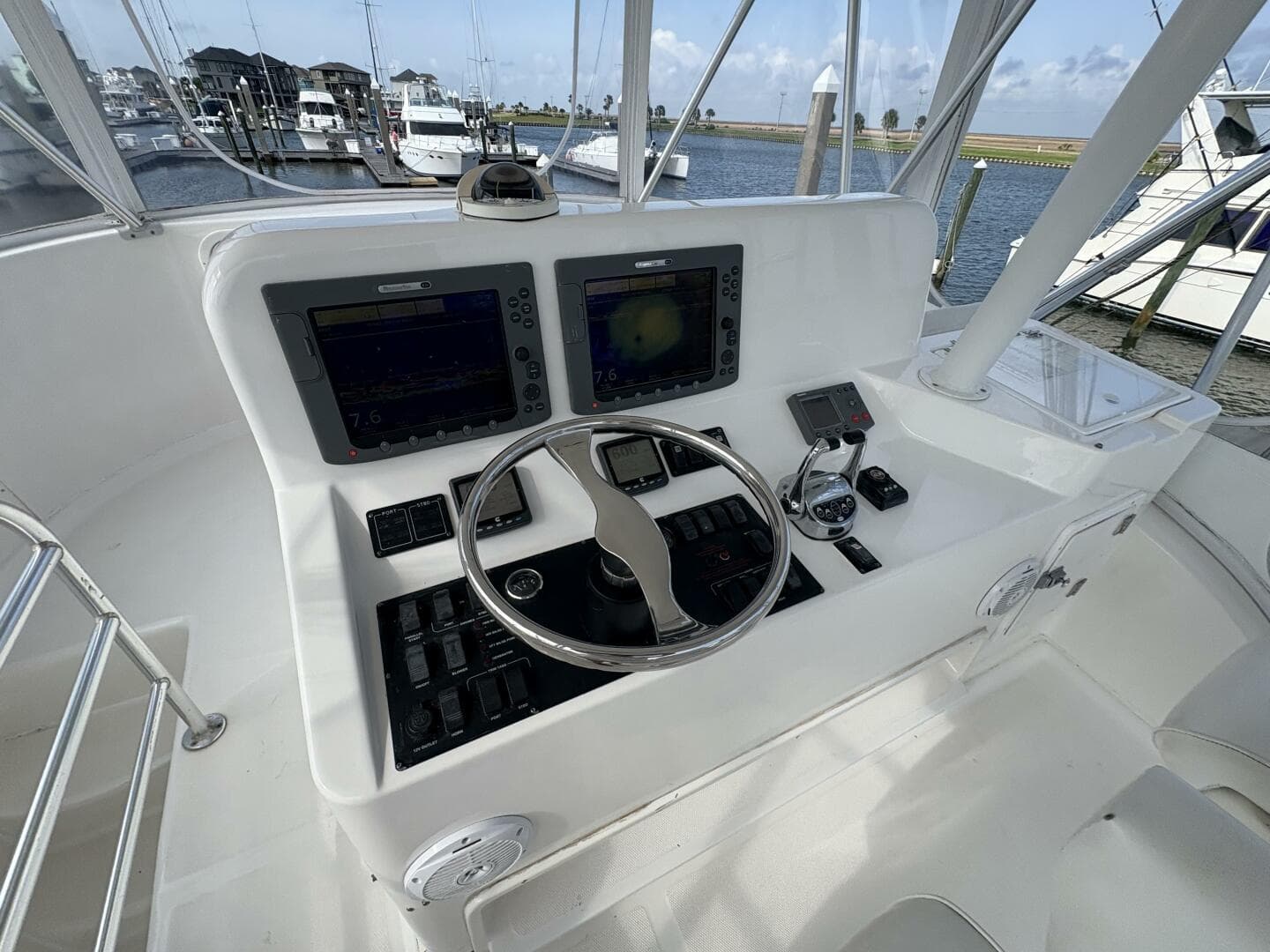 2005 Luhrs 41 Convertible "Rabbit Hole"