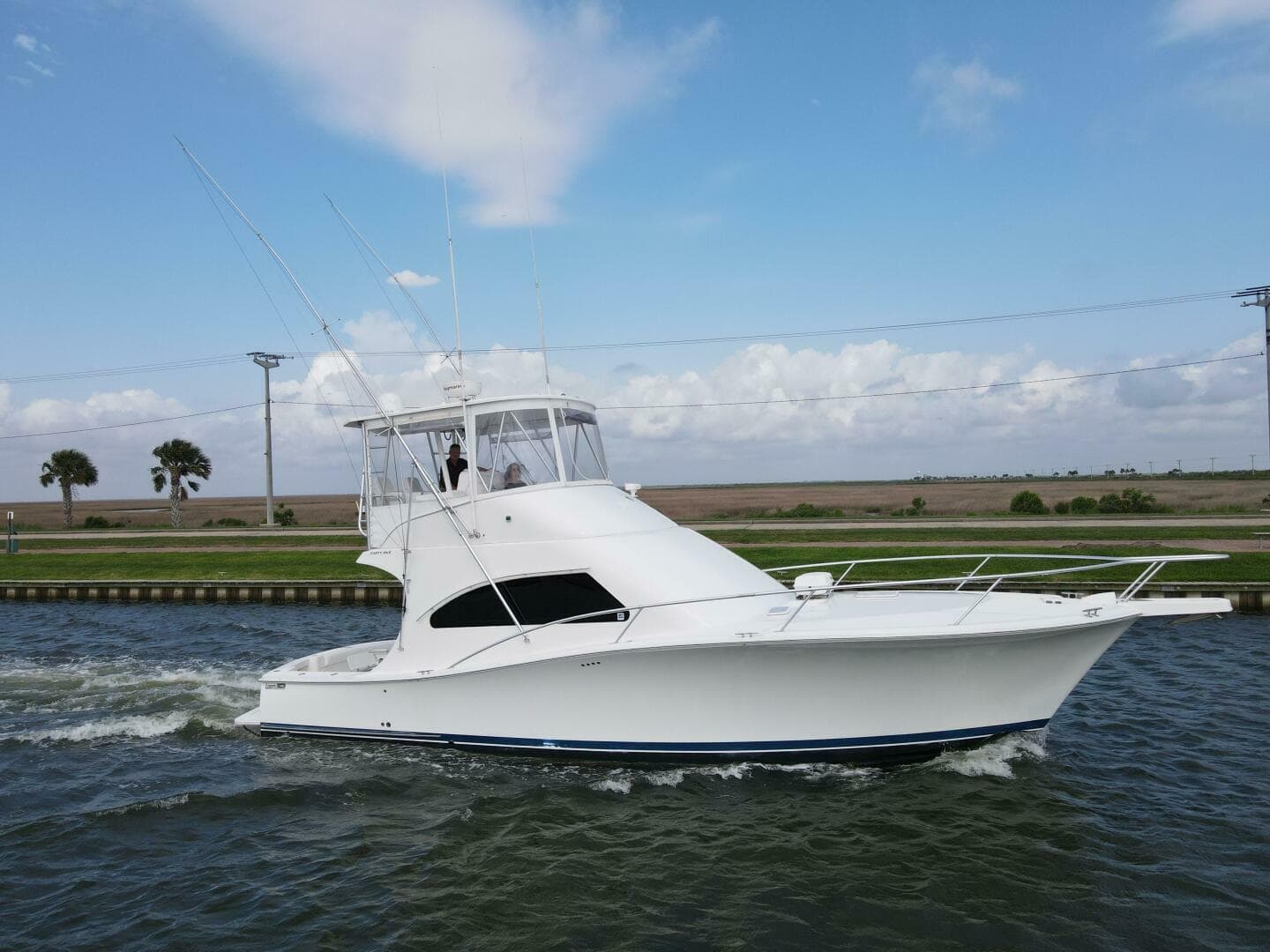 2005 Luhrs 41 Convertible "Rabbit Hole"