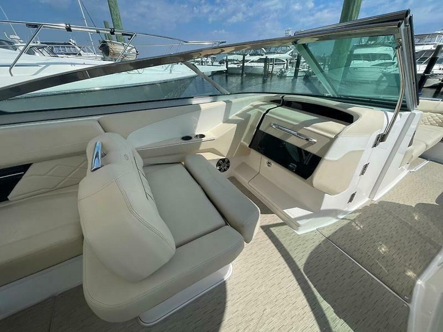 2018 Regal 33 OBX