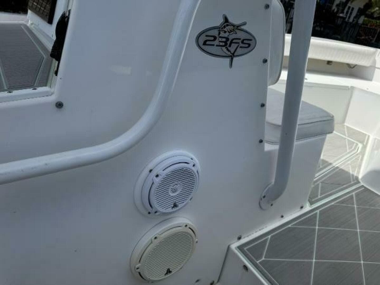 2005 Regulator 23 Center Console