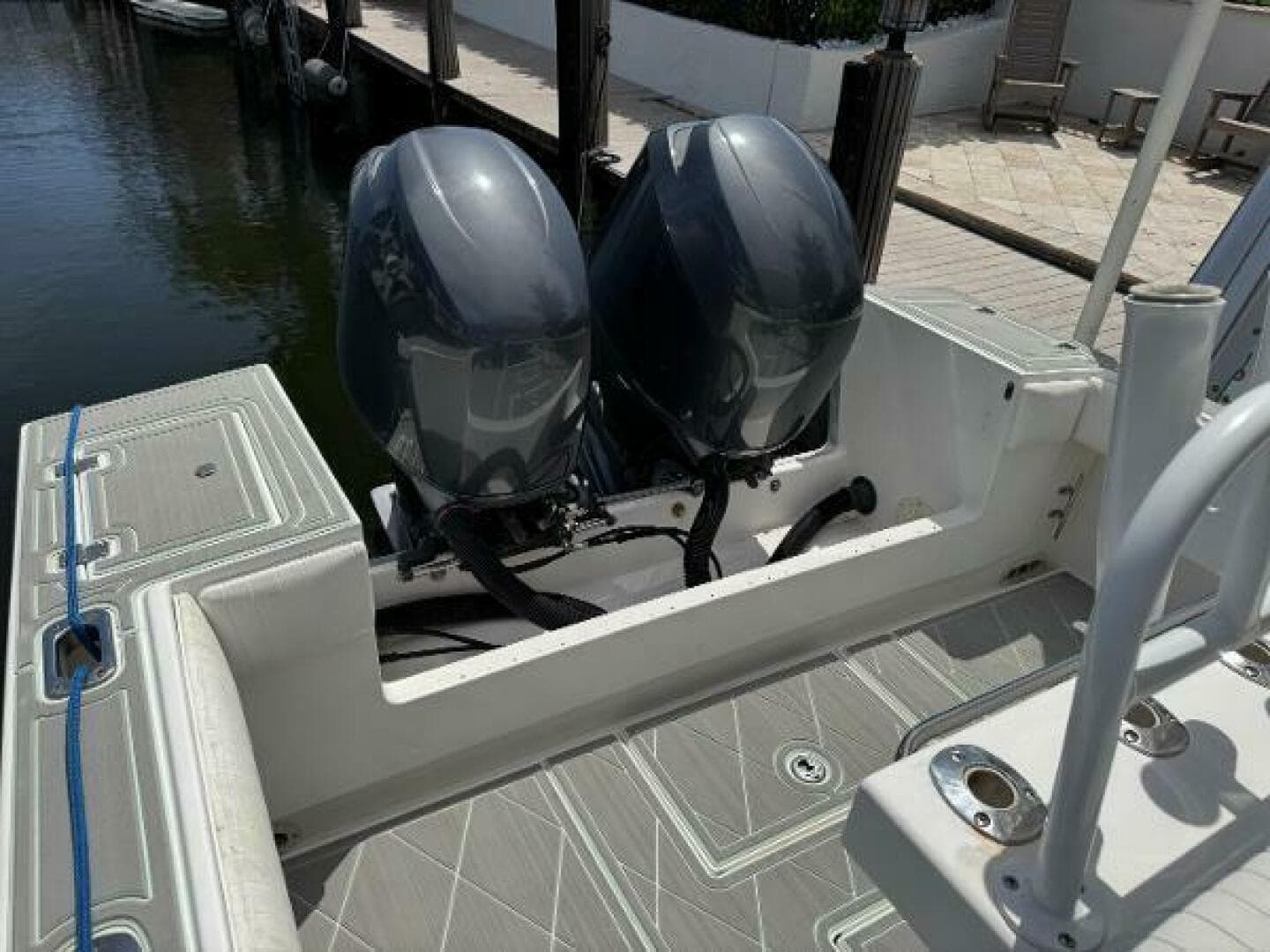 2005 Regulator 23 Center Console