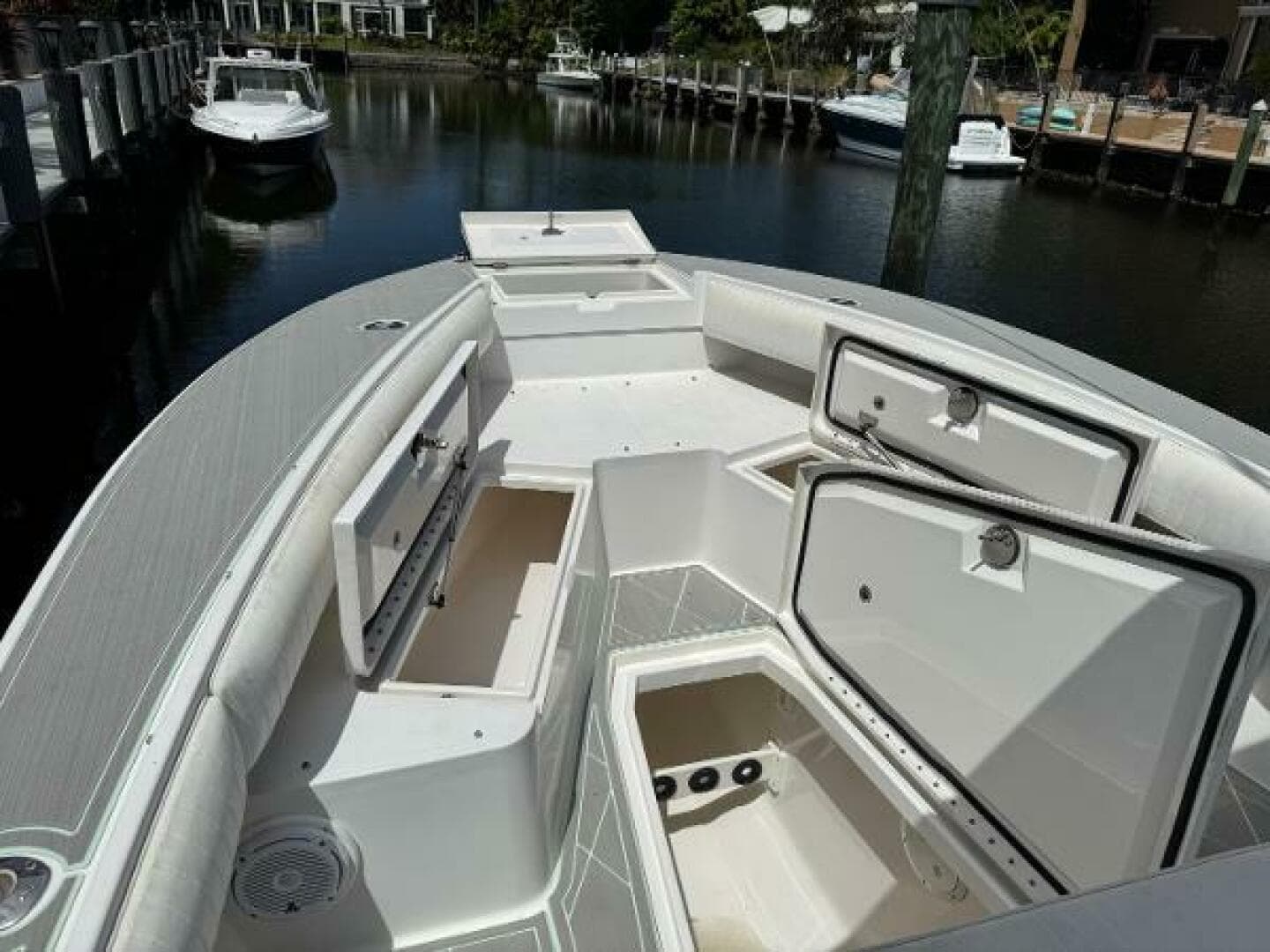 2005 Regulator 23 Center Console