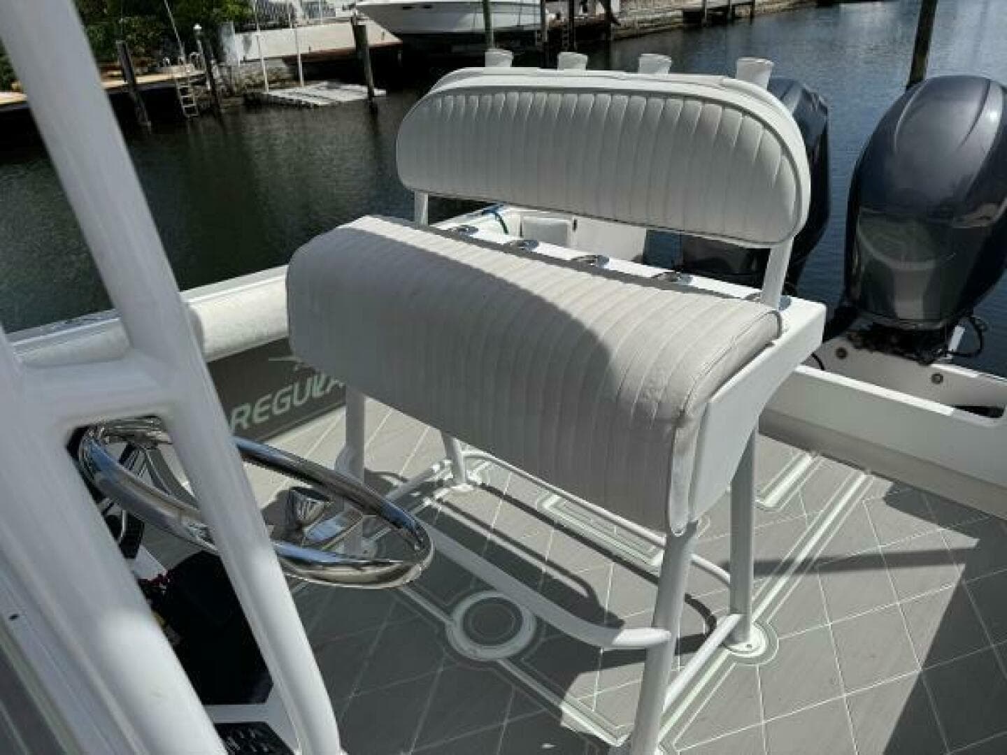 2005 Regulator 23 Center Console