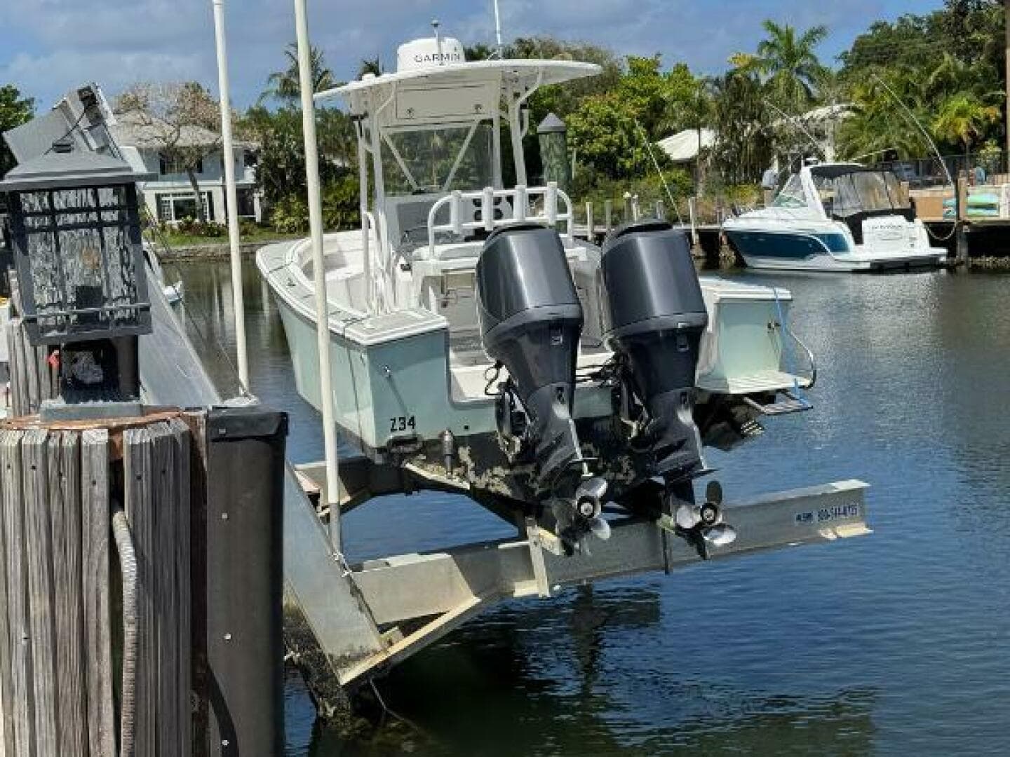 2005 Regulator 23 Center Console