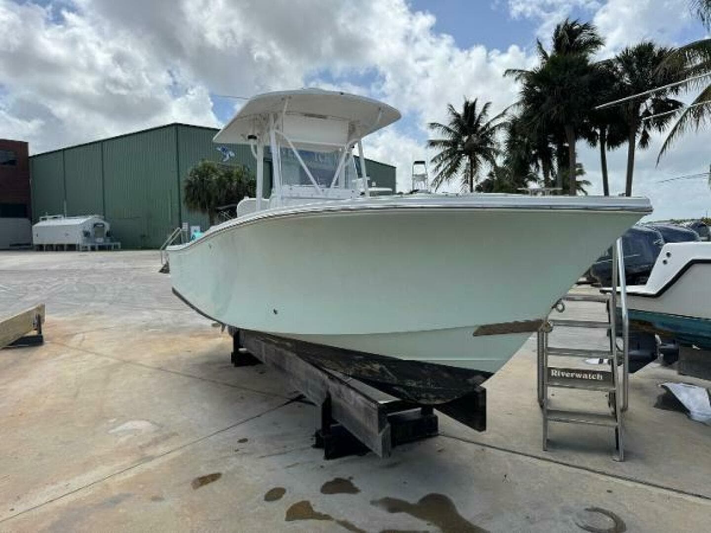2005 Regulator 23 Center Console