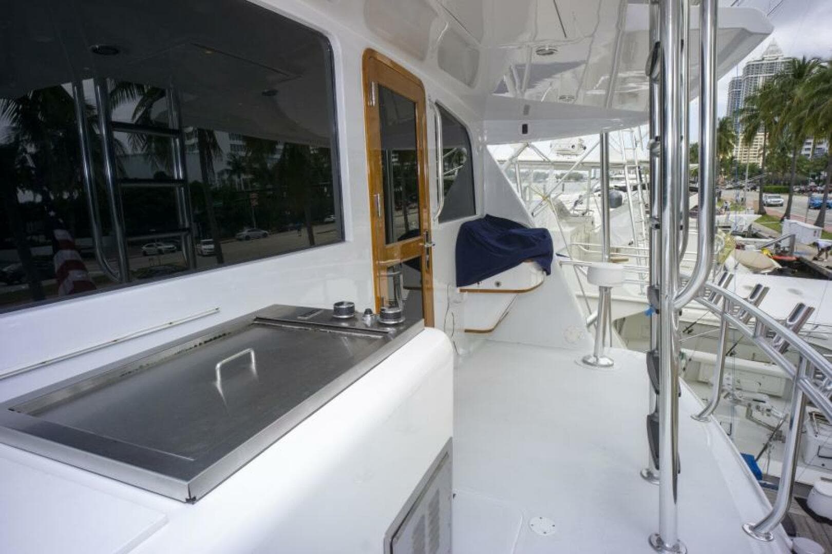 2005 Sea Force IX Enclosed Flybridge