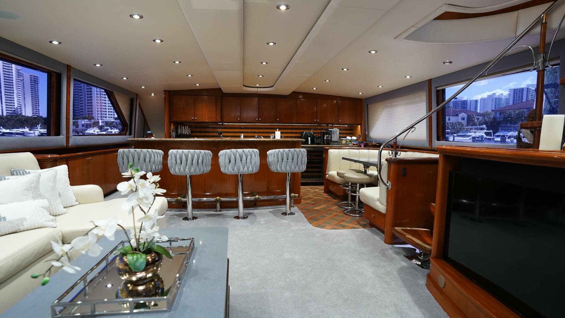 2005 Sea Force IX Enclosed Flybridge