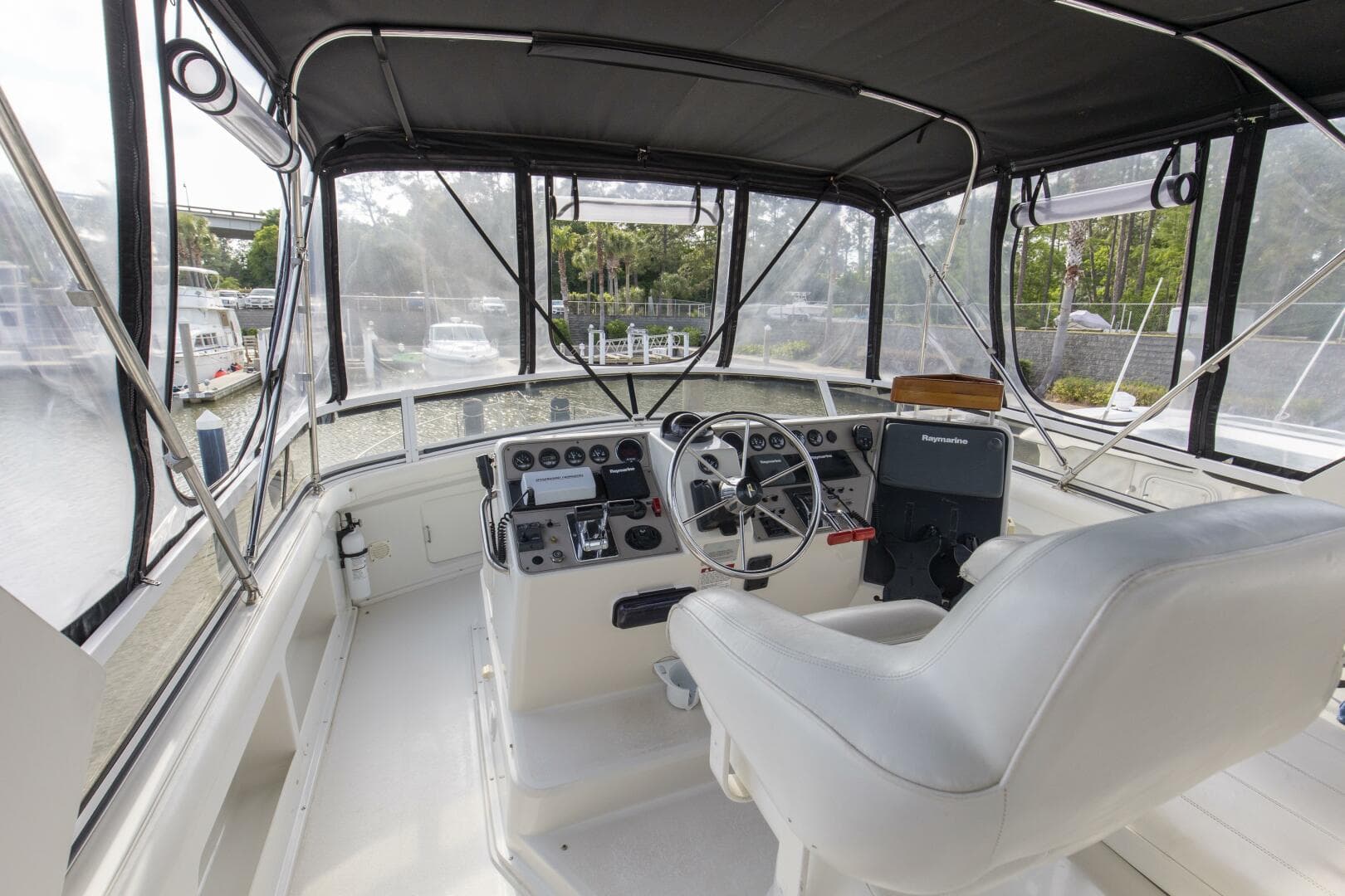 1997 44 Carver 445 Zodiac Gypsea Helm (3)