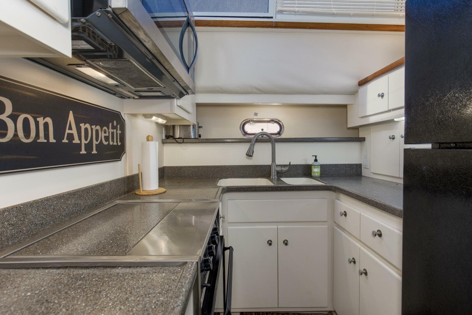 1997 44 Carver 445 Zodiac Gypsea Galley