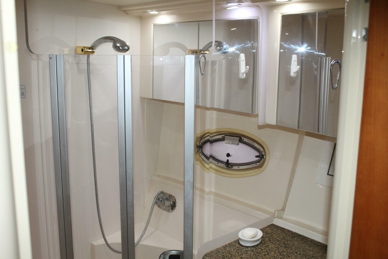 2004 Carver 360 Mariner