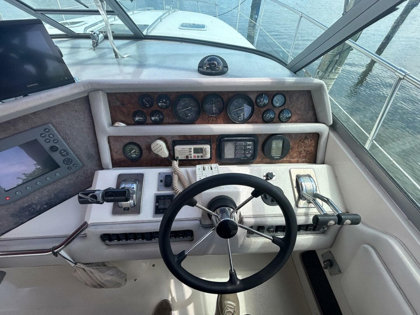 1994 Sea Ray 370 Sundancer