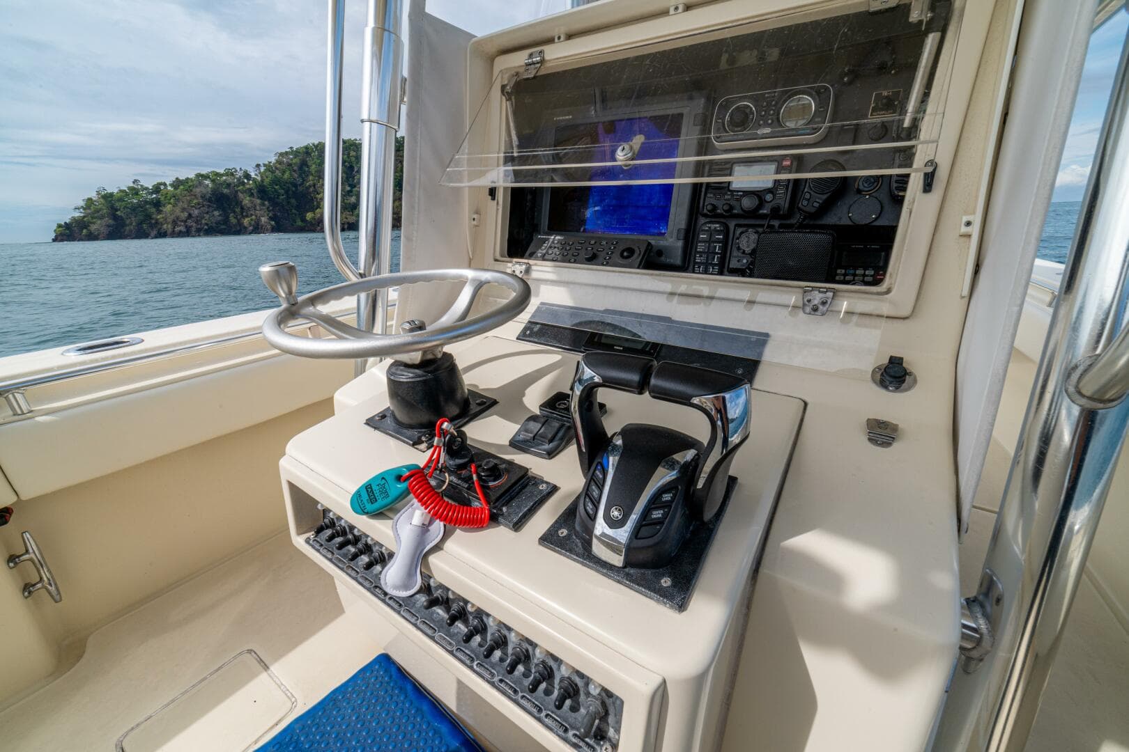 2007 Contender 33 - Helm