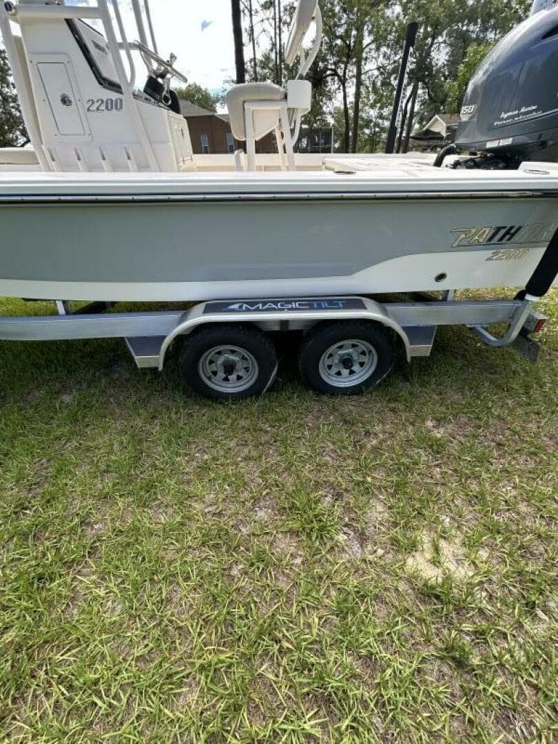 2017 Pathfinder 2200 TRS