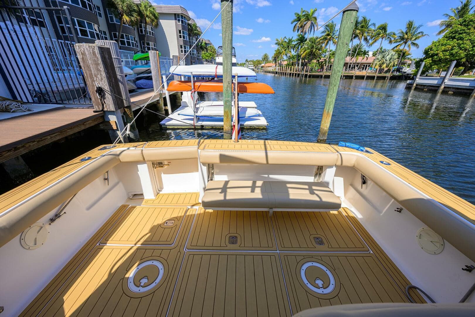 Tiara 3100 LE Black Jack - Cockpit