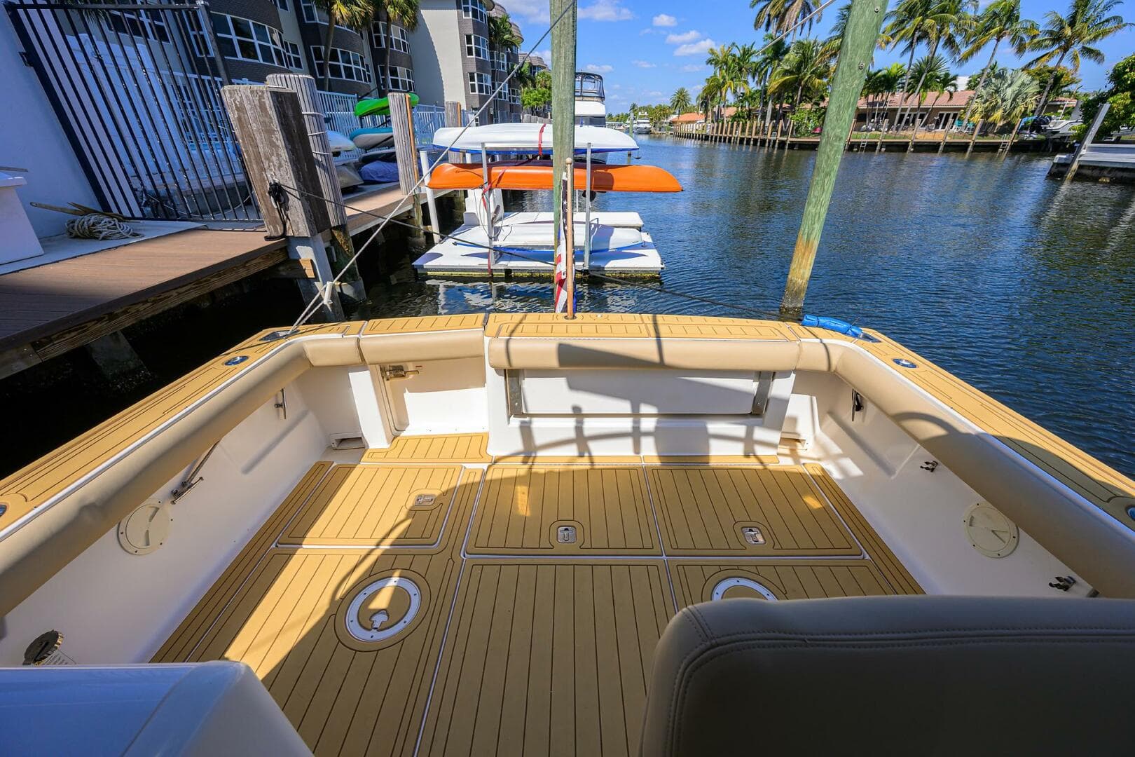 Tiara 3100 LE Black Jack - Cockpit