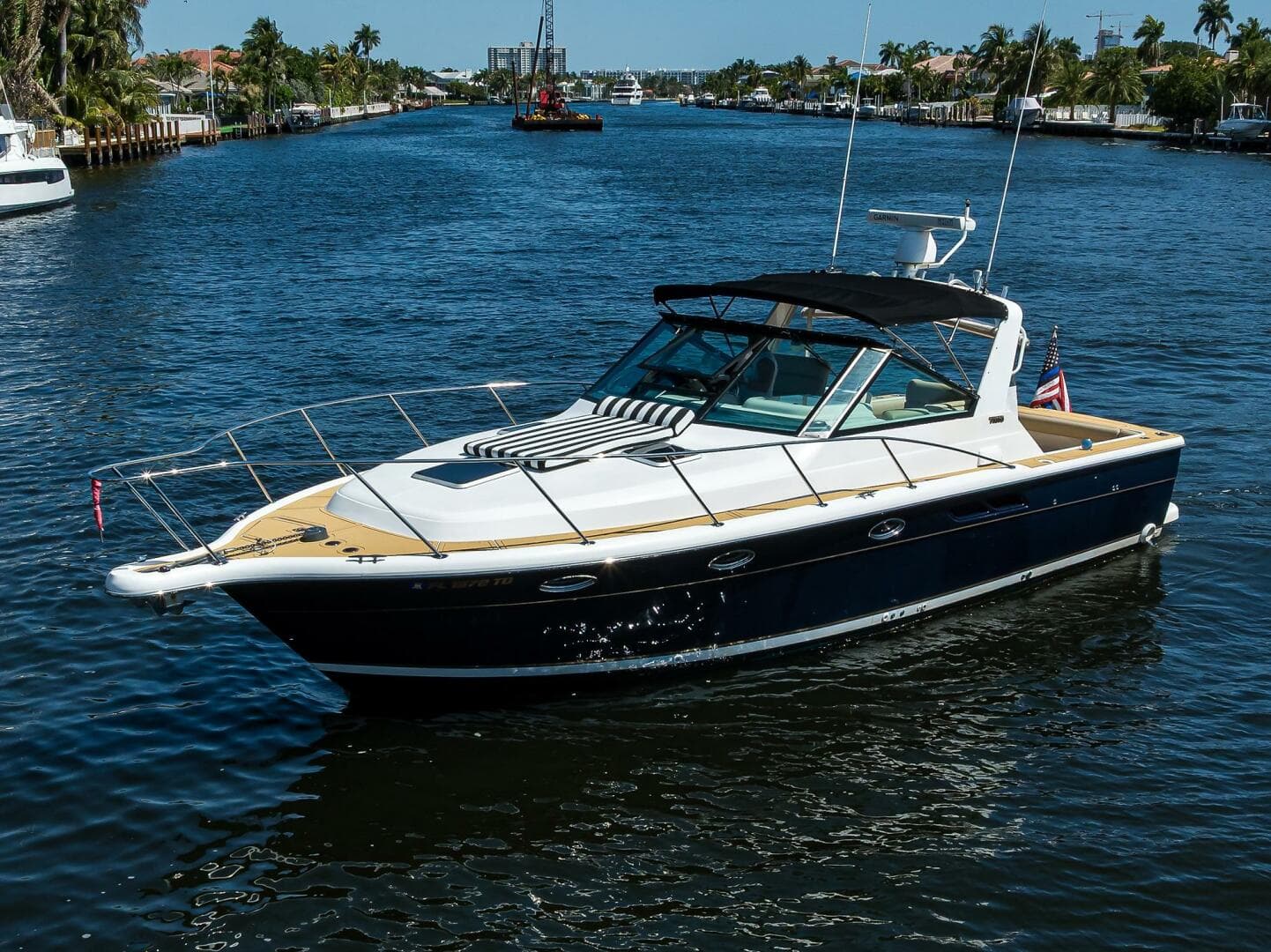 Tiara 3100 LE Black Jack - Profile
