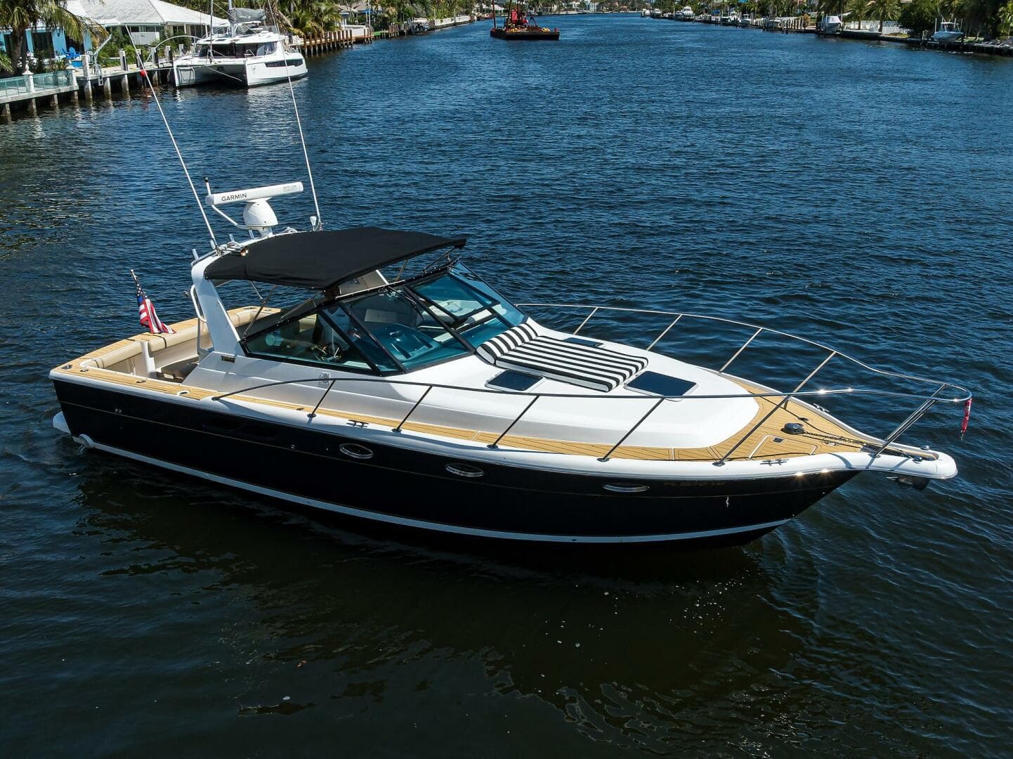 Tiara 3100 LE Black Jack - Profile