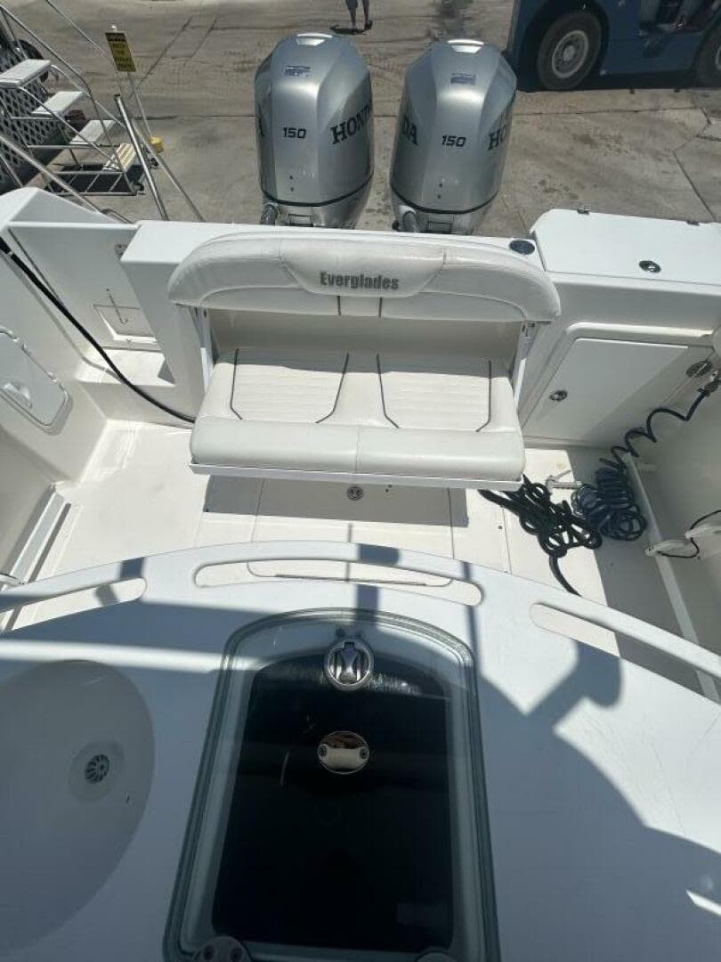 2007 Everglades 240CC