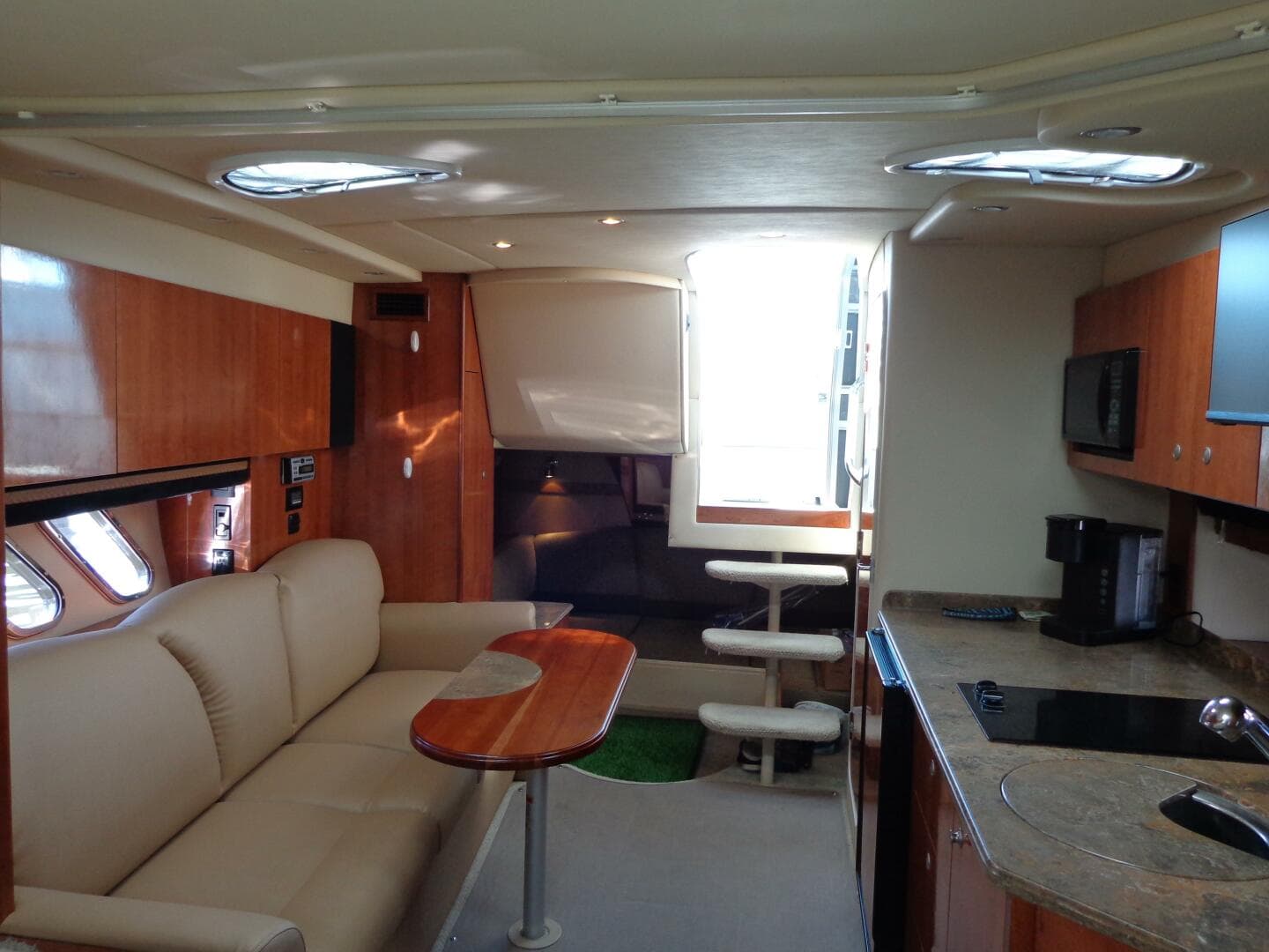 2008 Cruisers Yachts 330/350 Express