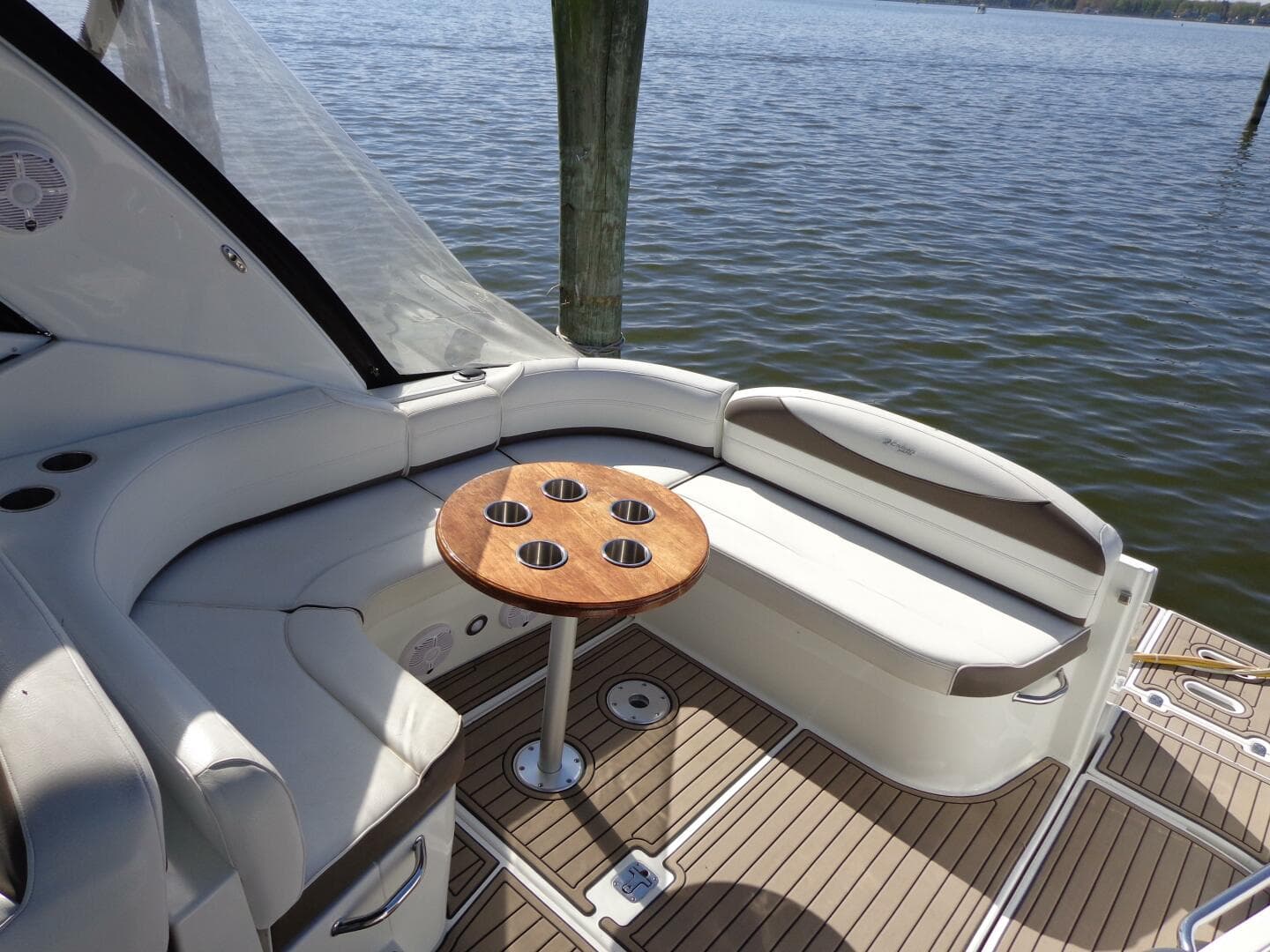 2008 Cruisers Yachts 330/350 Express