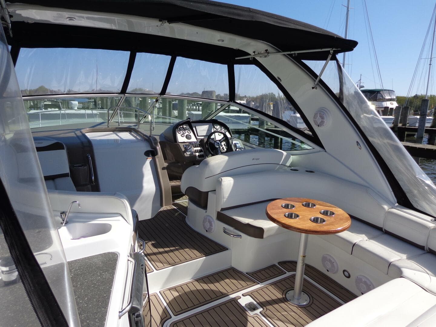 2008 Cruisers Yachts 330/350 Express