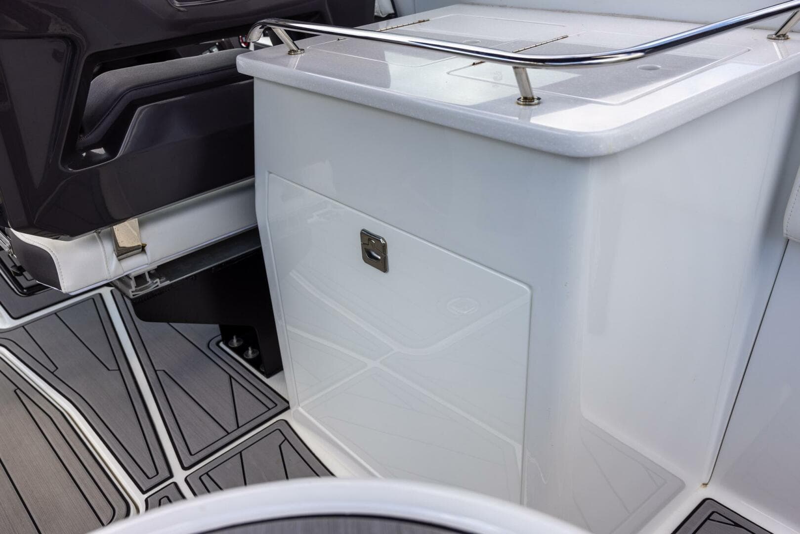 2023 Monterey 255 Super Sport boat interior with sleek cabinetry and modern design.