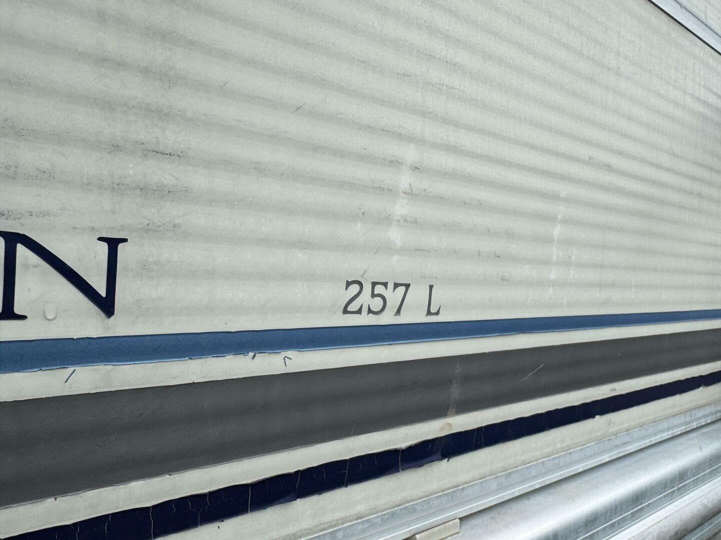 2002 Bennington 257L Pontoon Boat