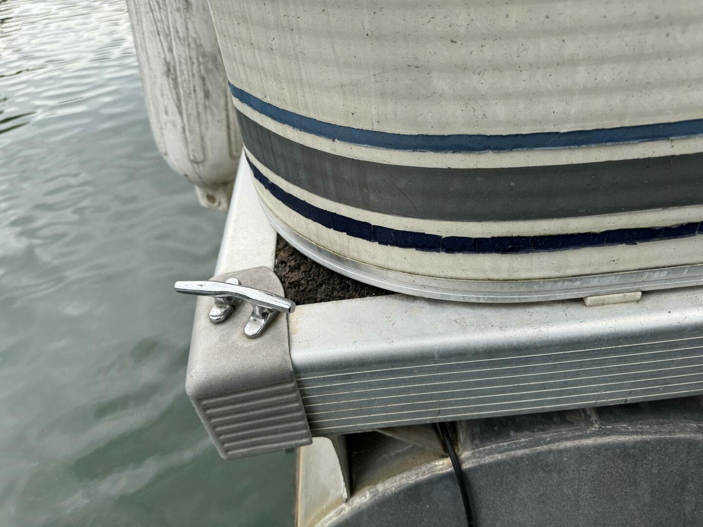 2002 Bennington 257L Pontoon Boat