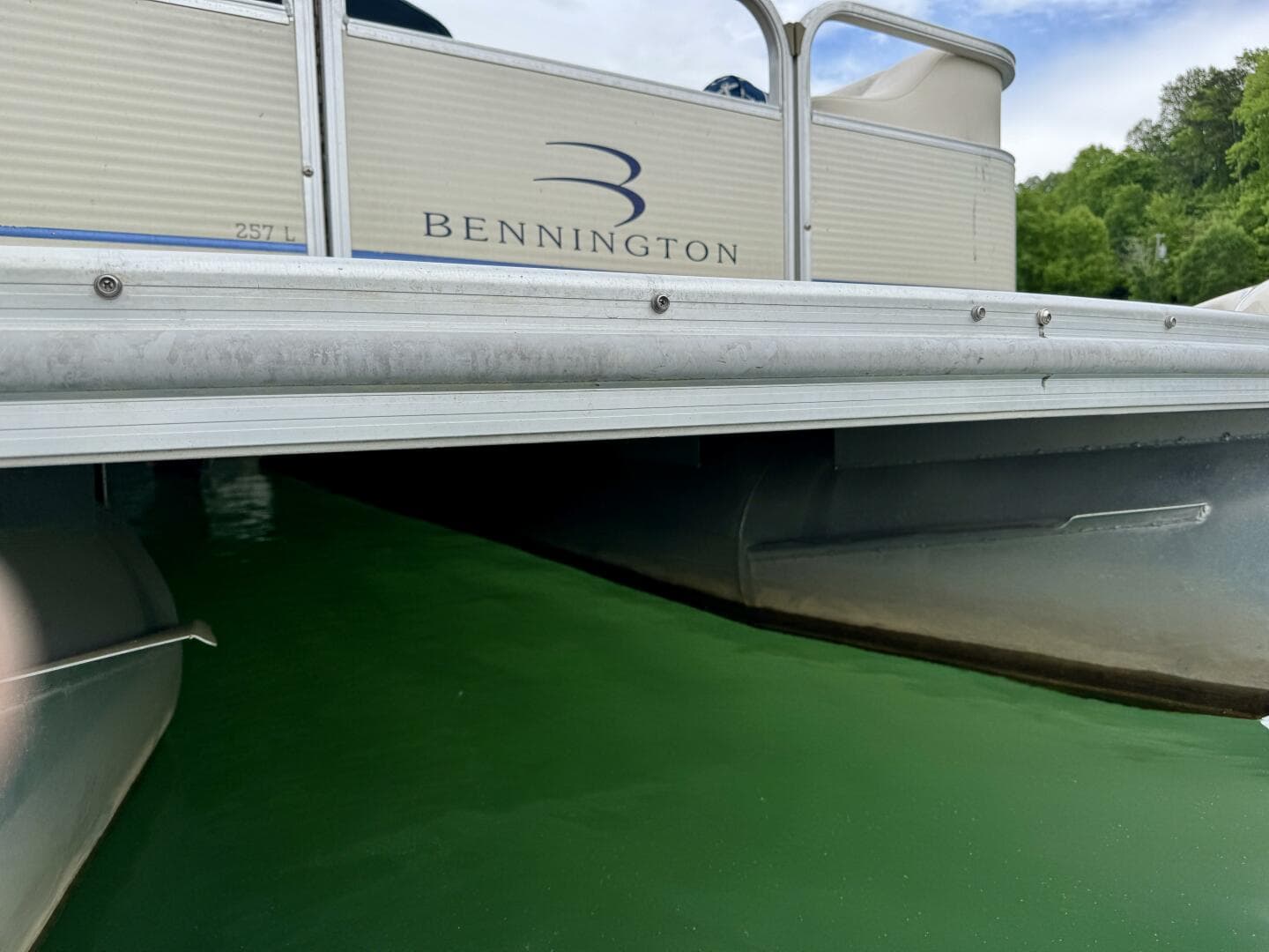 2002 Bennington 257L Pontoon Boat