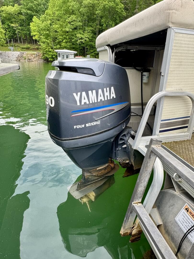 2002 Bennington 257L Pontoon Boat